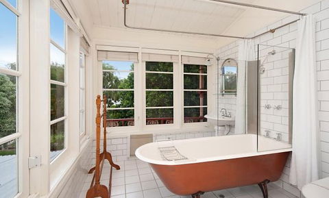 Annesley House - Accommodation Perth 6