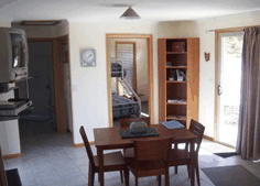 Yakkalla Holiday Cottage - Accommodation Perth 2