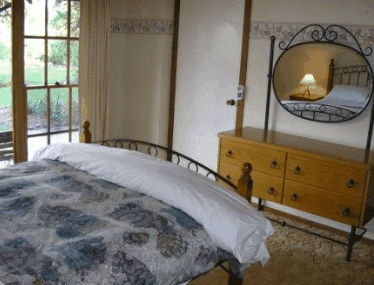 Mansfield House - Accommodation Perth 5