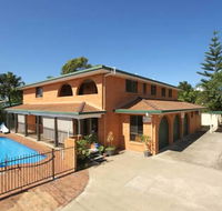 Airlie Court Holiday Apartments - Accommodation Perth