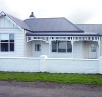 Calgary House  Cottage Accommodation - Accommodation Perth