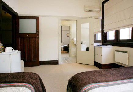 The Bank Guest House & Tellers Restaurant - Accommodation Perth 3