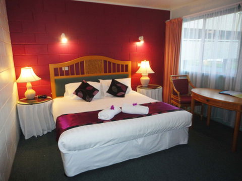 Town Palms Motel - Accommodation Perth 1