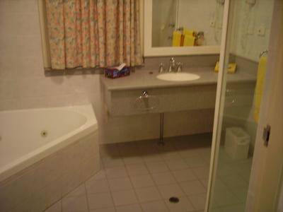 Monarch Motel Hotel - Accommodation Perth 6