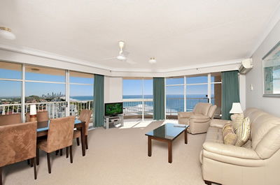 Burleigh Surf Beachfront Apartments - Accommodation Perth 5