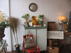 SavvyShopTours - Accommodation Perth 0