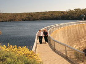 Whispering Wall - Accommodation Perth 0