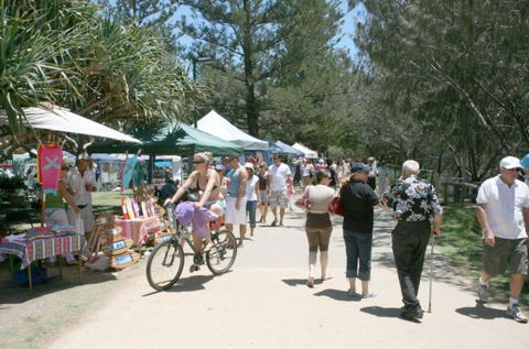 Coolangatta Beachfront Markets - Perth Resorts 5