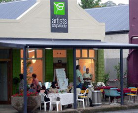 Artists On Parade Art Gallery - Accommodation Perth 1