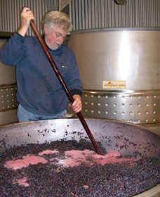 Mundoonen Winery - Perth Resorts 0