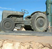 Ferguson Tractor Monument - Accommodation Perth