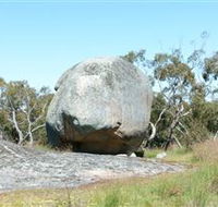Tolmer Rocks - Accommodation Perth