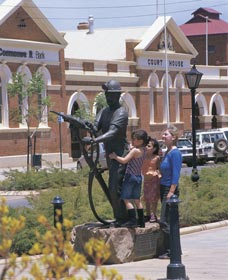 Miners Monument - Accommodation Perth 1