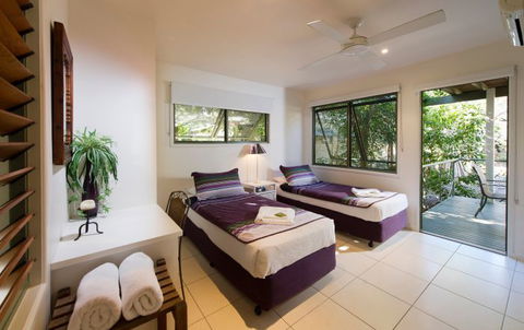 The Retreat Beach Houses - Accommodation Perth 8