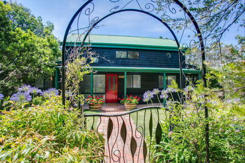 Hidden Treasure At Pirates Bay - Accommodation Perth 1
