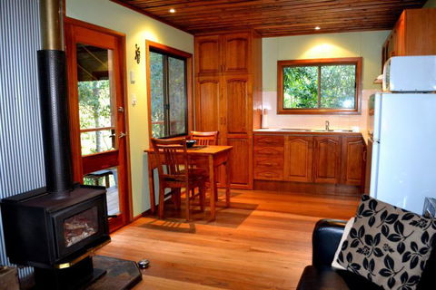 Waterfall Hideout-Rainforest Cabin For Couples - Accommodation Perth 3
