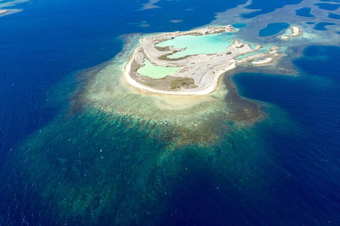 Abrolhos Islands Fixed-Wing Scenic Flight - Perth Resorts 7