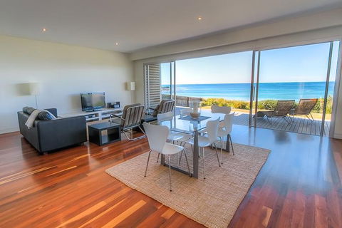 10-Day Surf Adventure From Brisbane To Sydney Including Coffs Harbour, Byron Bay And Gold Coast - Accommodation Perth 1