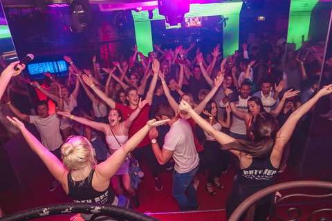 THE HANGOVER CRAWL - CLUB CRAWL SURFERS PARADISE - NIGHTLIFE - CLUBBING - Accommodation Perth 1