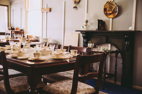Carmen's Collectables - Accommodation Perth 0