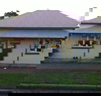 Teddy Bears Downstairs and Grandma's Feather Bed - Accommodation Perth