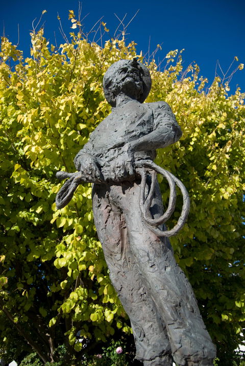 Alexander Cameron Statue - Accommodation Perth 1