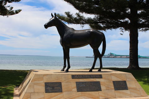 Makybe Diva Statue - Accommodation Perth 0