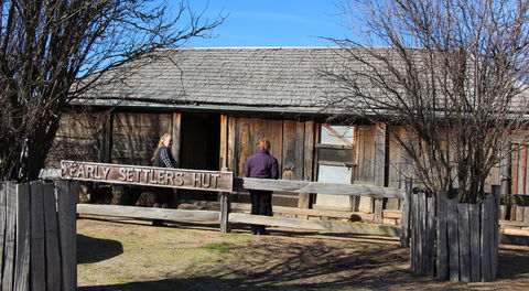 Early Settlers Hut - Perth Resorts 1