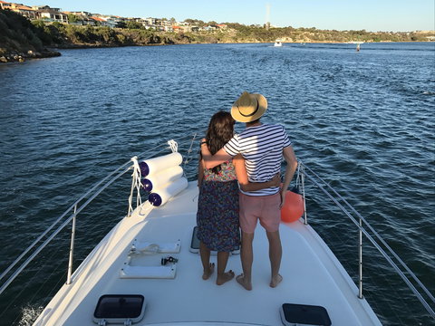 Cruising The  Swan River In At Sunset With Boutique Cruise - Perth Resorts 2
