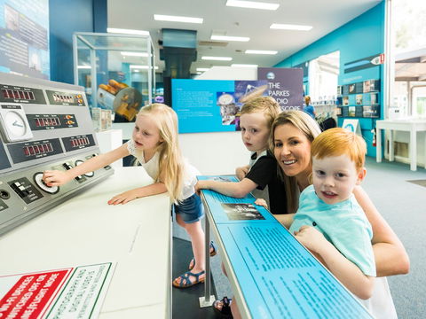 CSIRO Parkes Radio Telescope Visitor Centre - Accommodation Perth 1