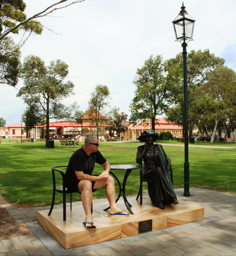 Gladstone Square - Accommodation Perth 1