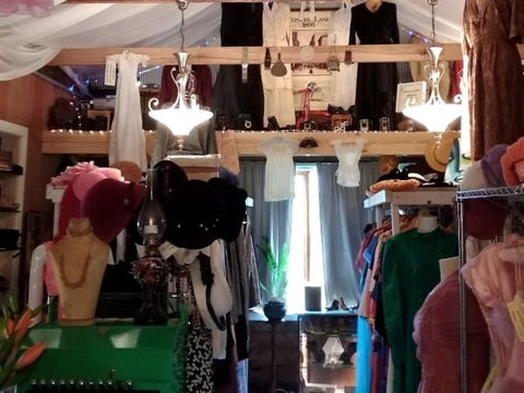 Mauzie's Most Marvellous Vintage - Accommodation Perth 0