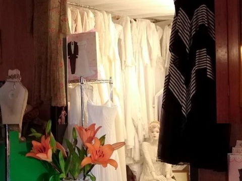 Mauzie's Most Marvellous Vintage - Accommodation Perth 1