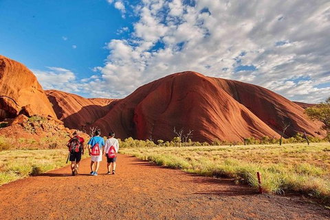 Explore Uluru: 7 Hours Guide Tour At Sunrise With Light Breakfast - Perth Resorts 3