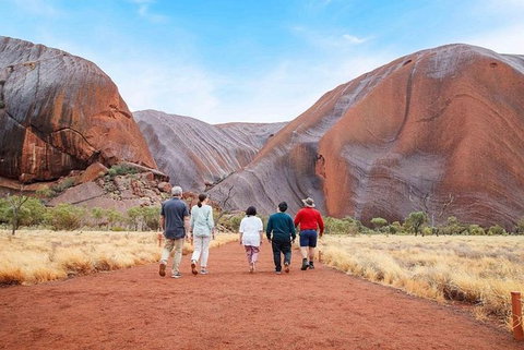 Explore Uluru: 7 Hours Guide Tour At Sunrise With Light Breakfast - Perth Resorts 0