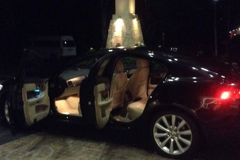 Jaguar Limousine Transfer Cairns Airport To City Or Return - Accommodation Perth 0