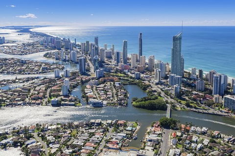 Gold Coast Airport Transfers : Airport OOL To Gold Coast City In Luxury Car - Accommodation Perth 4