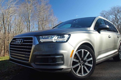 Audi Q7 SUV Melbourne Airport To CBD - Perth Resorts 2