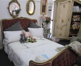 Ashby House Interiors - Accommodation Perth 0