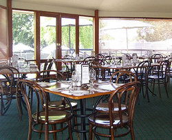 Oakbank Hotel - Accommodation Perth 1