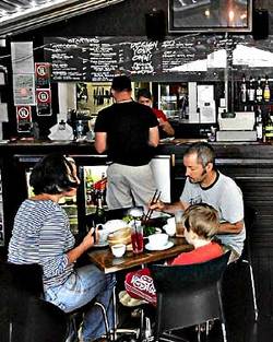Annandale Hotel - Accommodation Perth 1