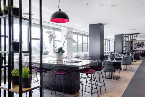 MRepublic Restaurant, Bar And Lounge - Accommodation Perth 1