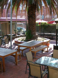 Peacock Inn Hotel - Accommodation Perth 2