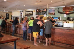 Humpty Doo Hotel - Accommodation Perth 3