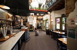Queens Tavern - Perth Resorts 1
