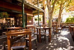 Queens Tavern - Perth Resorts 2