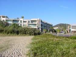 Cabarita Beach Bar & Grill - Perth Resorts 3