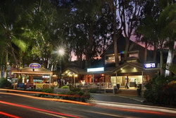 Apres Beach Bar & Grill - Palm Cove - Accommodation Perth 3