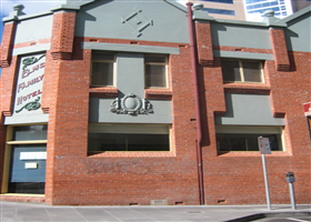 Elm's Family Hotel - Accommodation Perth