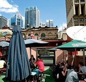 Hotel Sweeneys - Accommodation Perth